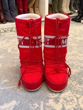 Red Moon Boots Size 6